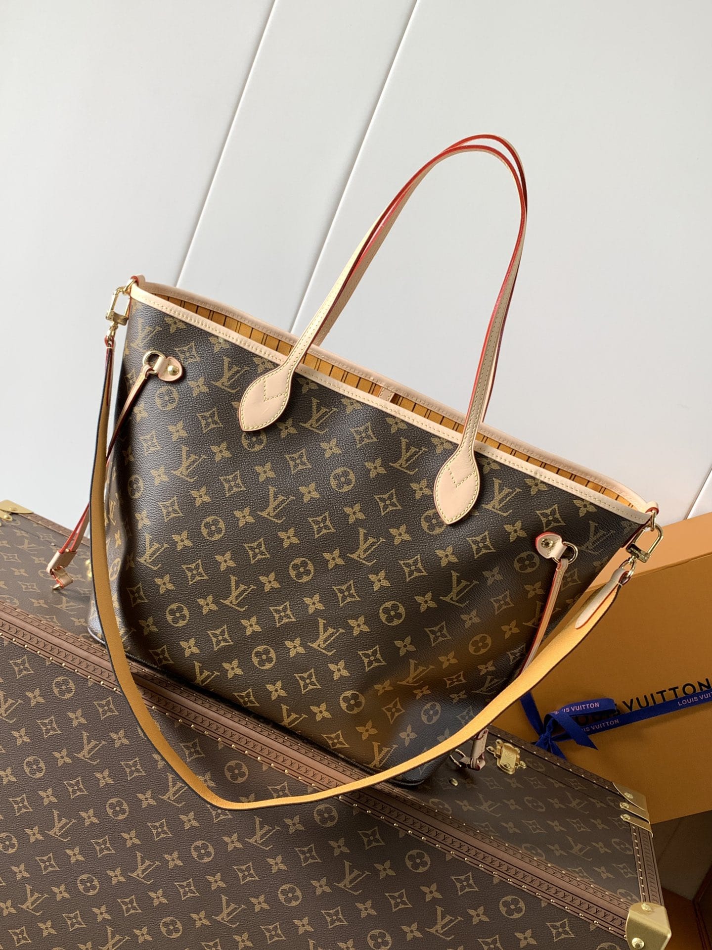 Louis Vuitton Neverfull Bandoulière Inside Out MM Tote Bag - Monogram/Jaune Safran