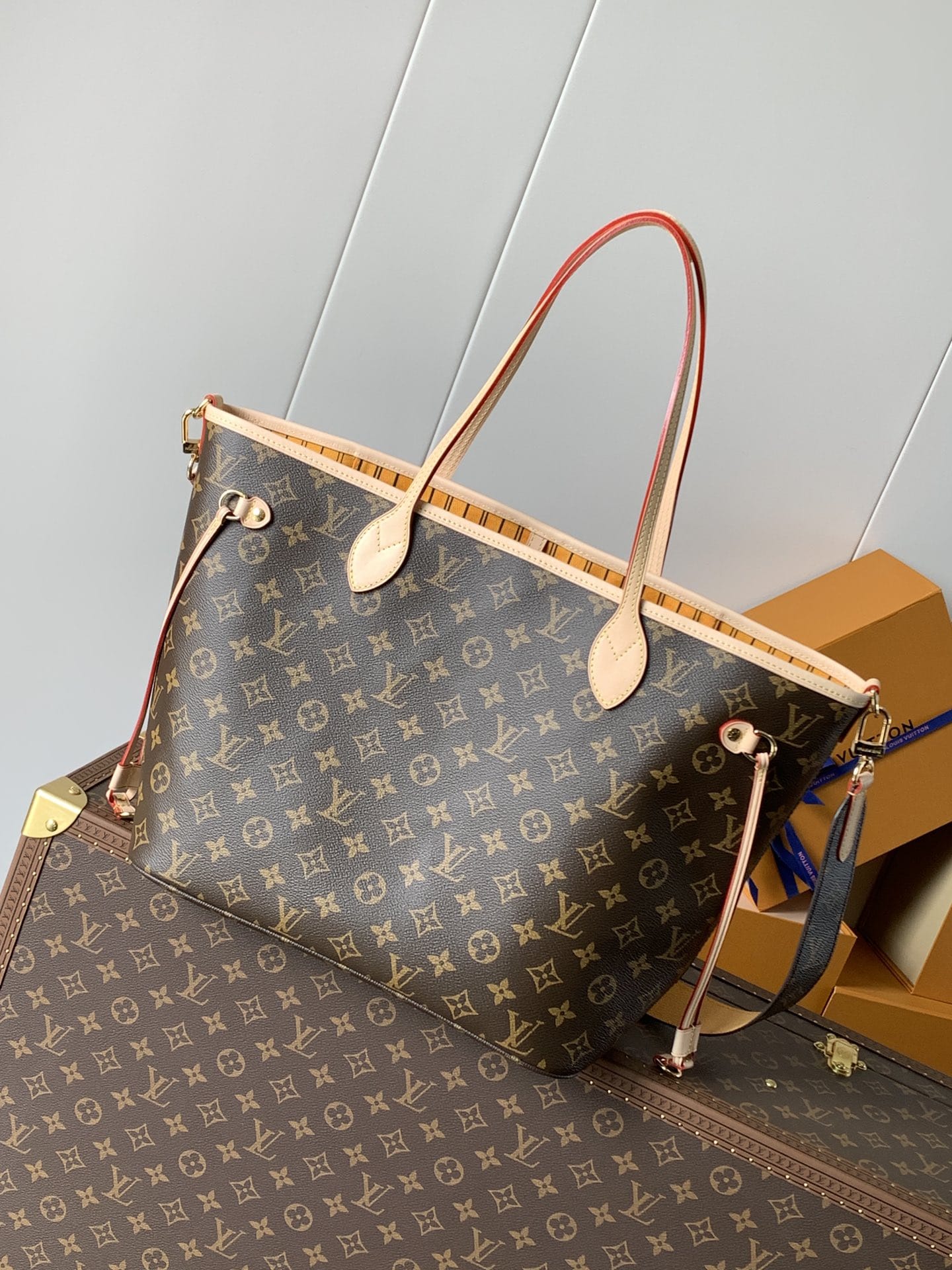 Louis Vuitton Neverfull Bandoulière Inside Out MM Tote Bag - Monogram/Jaune Safran