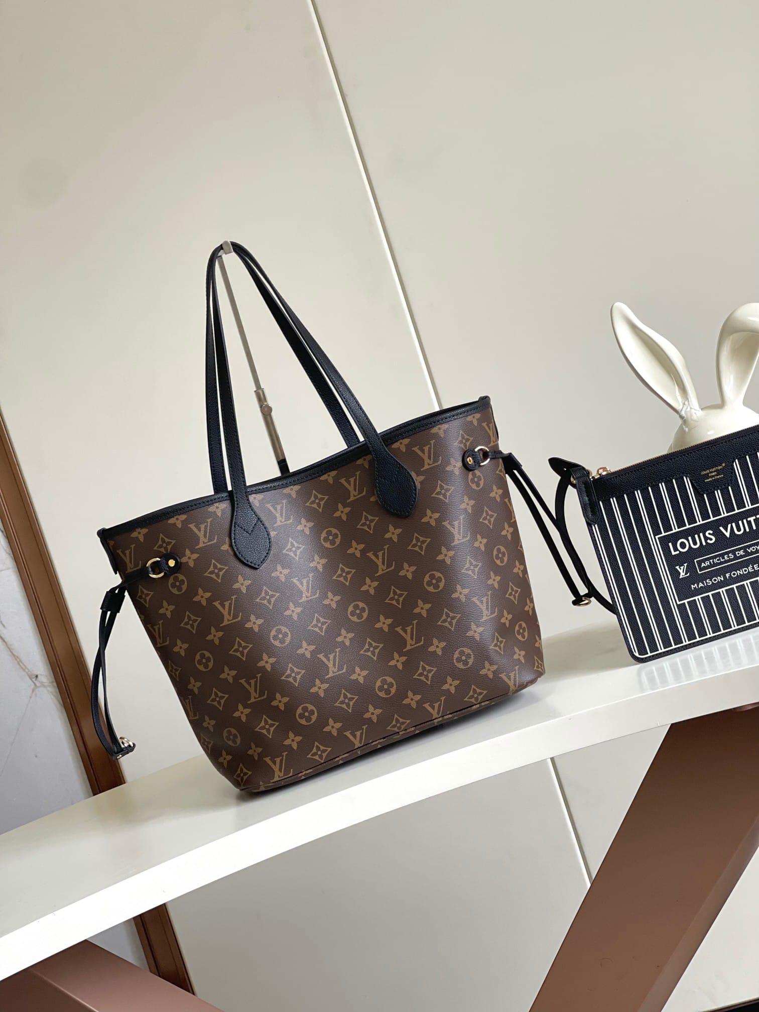 Louis Vuitton Neverfull Bandoulière Inside Out MM Tote Bag - Black