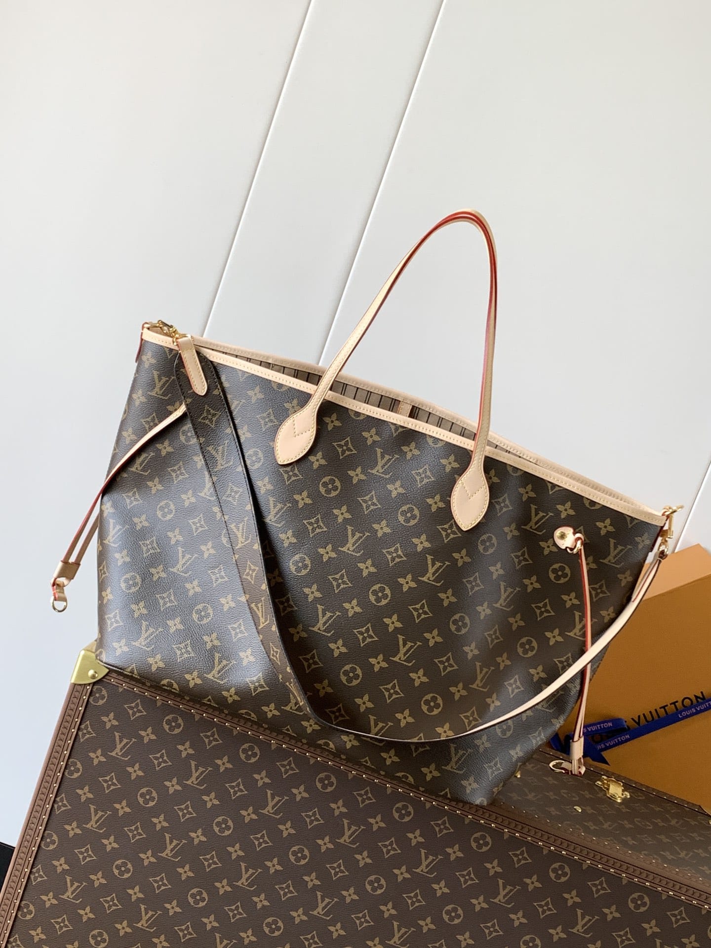 Louis Vuitton Neverfull Bandoulière Inside Out GM Tote Bag - Black