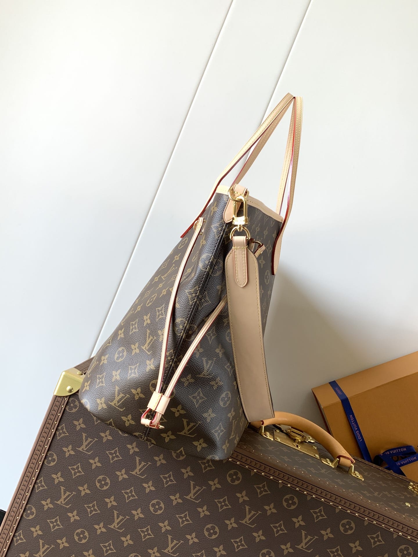 Louis Vuitton Neverfull Bandoulière Inside Out GM Tote Bag - Black