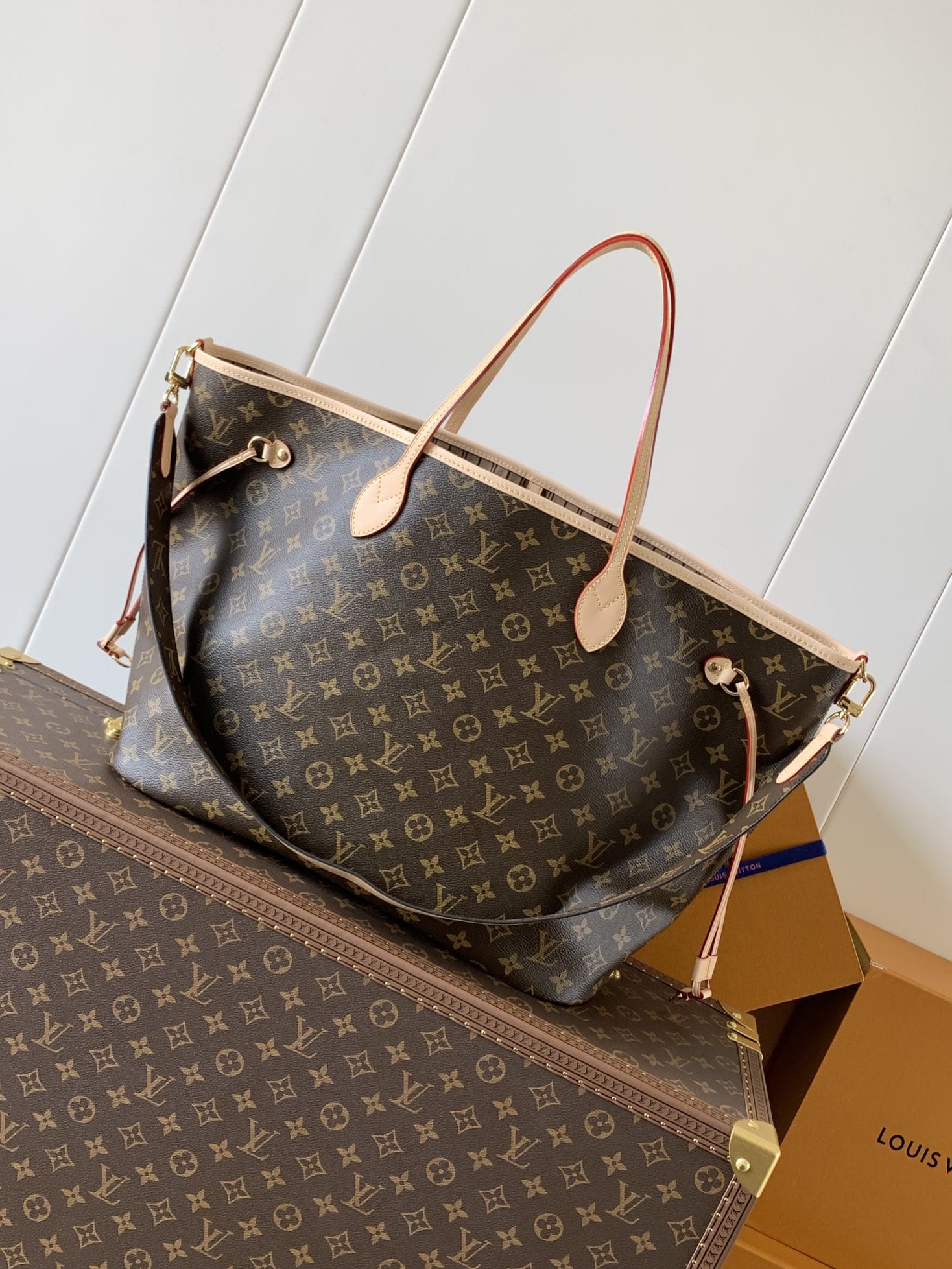 Louis Vuitton Neverfull Bandoulière Inside Out GM Tote Bag - Black