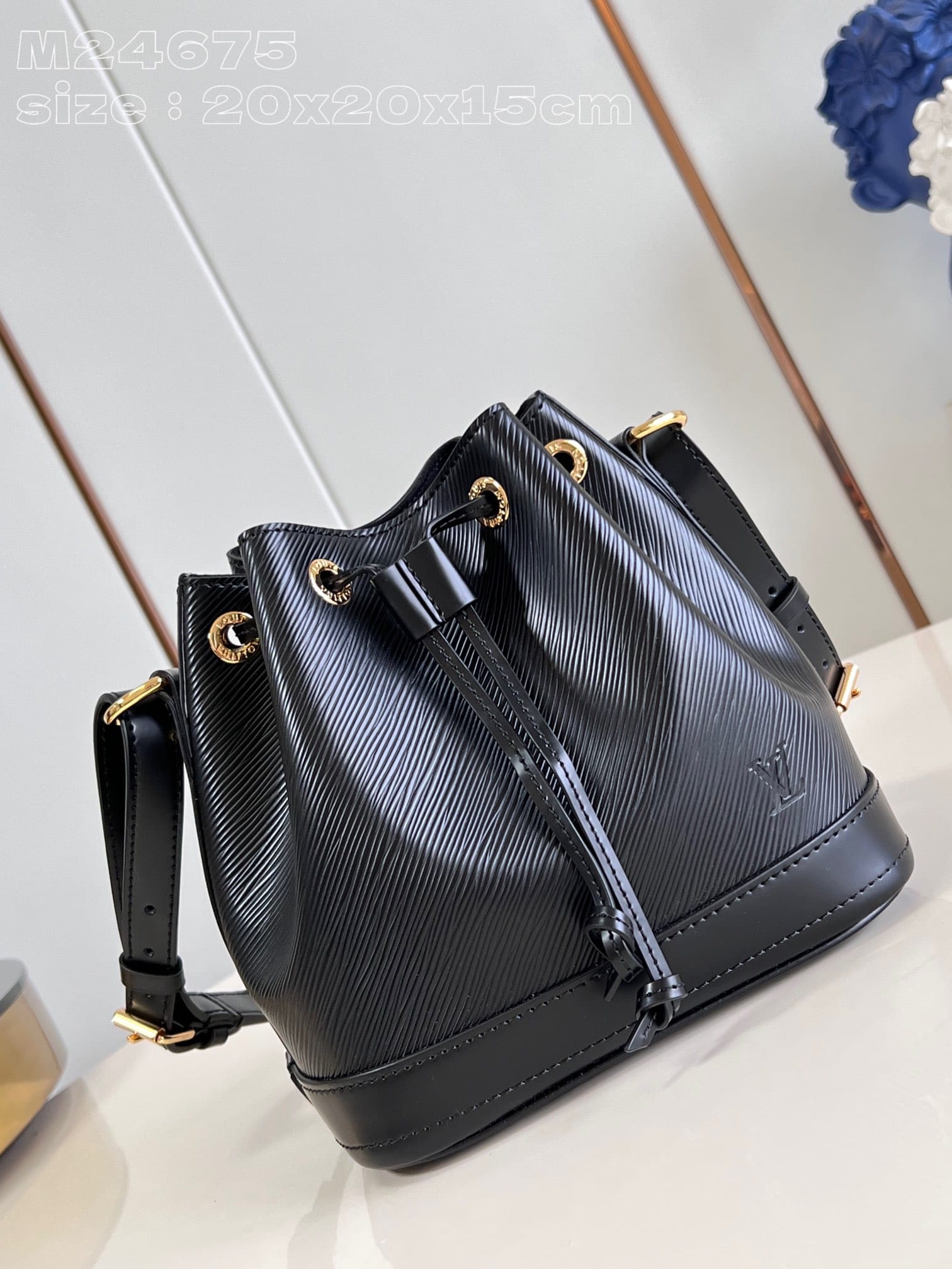 Louis Vuitton Noé BB Bucket Bag in Epi Leather - Black