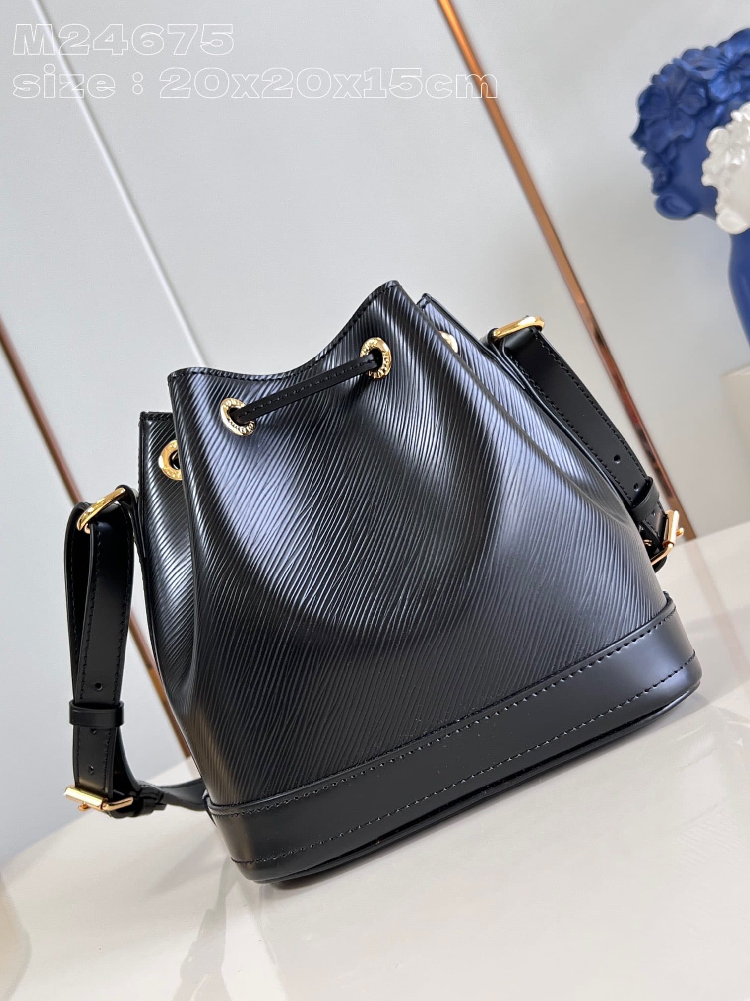 Louis Vuitton Noé BB Bucket Bag in Epi Leather - Black