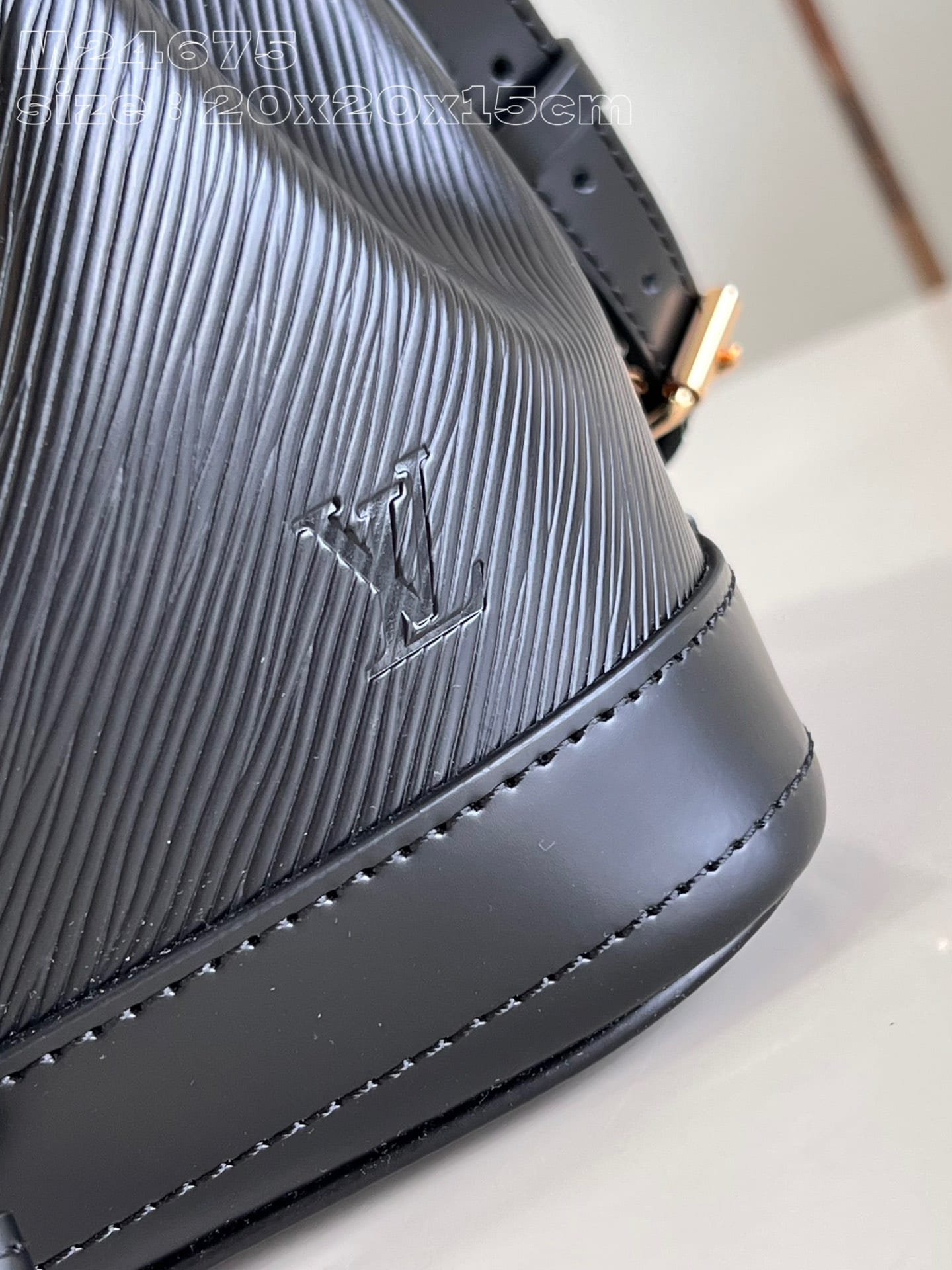 Louis Vuitton Noé BB Bucket Bag in Epi Leather - Black