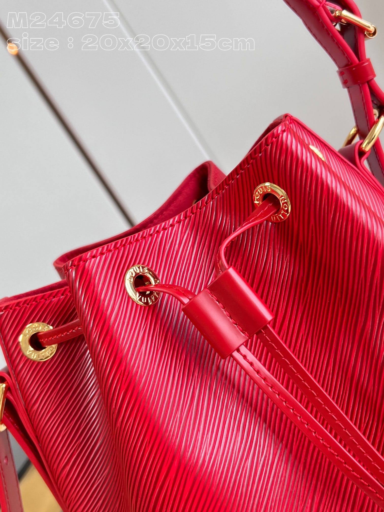 Louis Vuitton Noé BB Bucket Bag in Epi Leather - Red