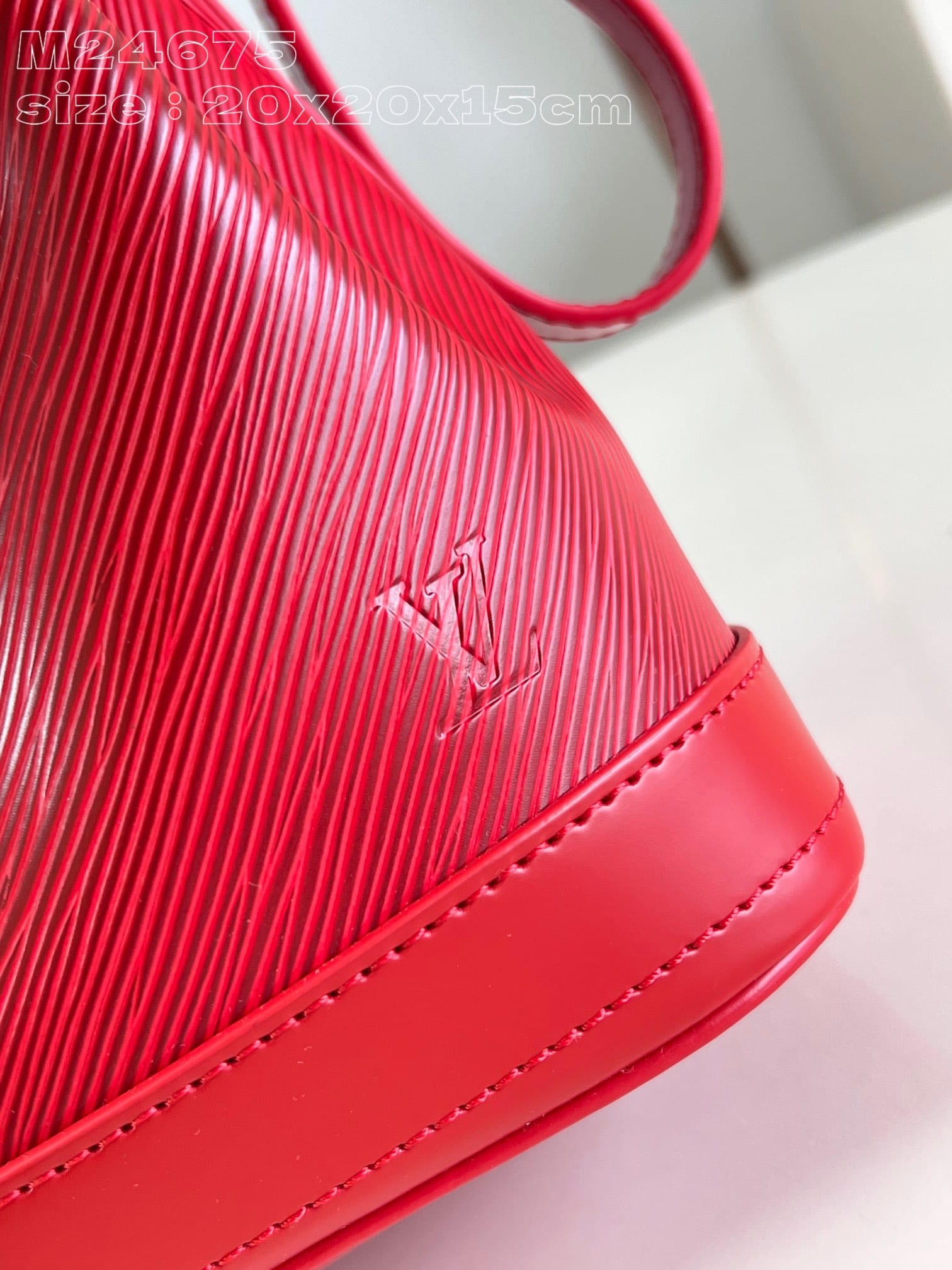 Louis Vuitton Noé BB Bucket Bag in Epi Leather - Red