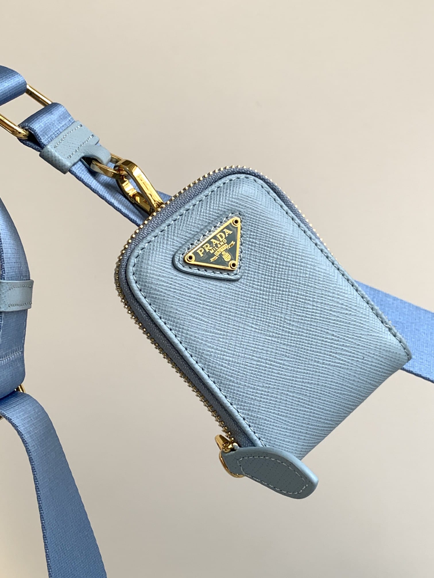 Prada Re-Edition 2005 Saffiano Leather Shoulder Bag - Pale Blue