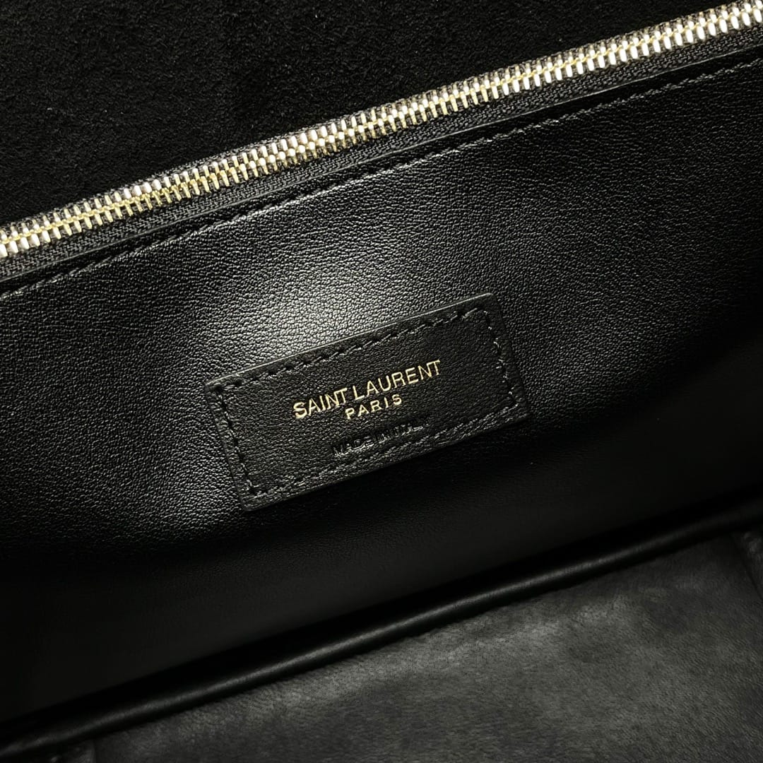 Saint Laurent Le 5 À 7 Supple Large Shoulder Bag In Grained Leather - Black & Gold